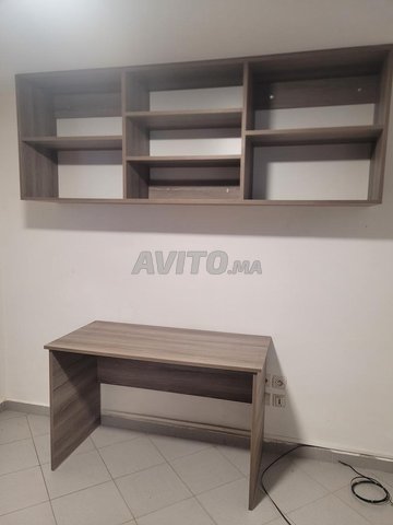 مكتب ورف حائط