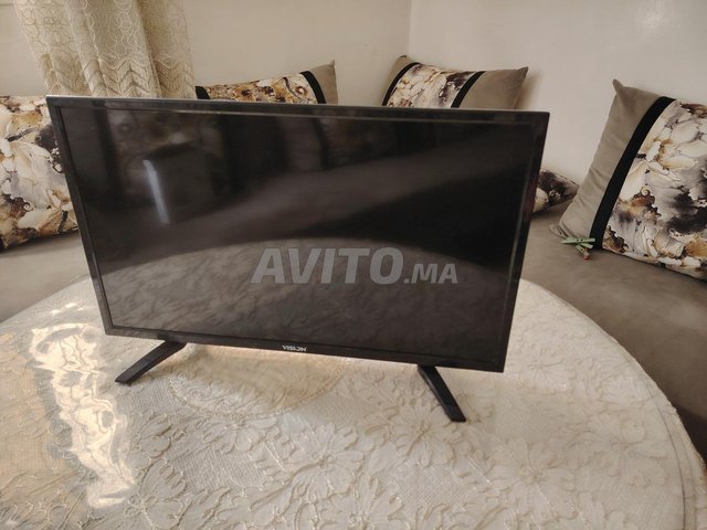 Téléviseur vision 24 pouces, fonctionne bien et propre