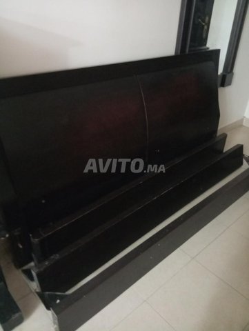 سرير مزدوج من خشب MDF مع قاعدة سرير 180x200 بحالة جيدة