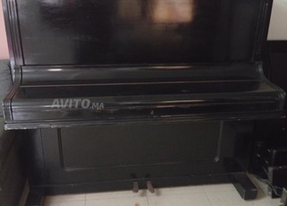بيانو عمودي للبيع