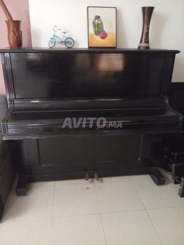 بيانو عمودي للبيع