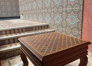 Table en bois en bon état