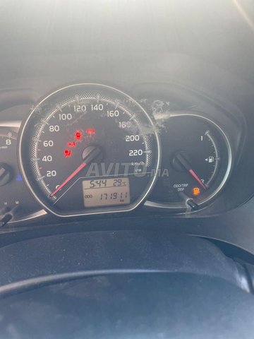 تويوتا ياريس بنزين يدوية 2015 في الداخلة