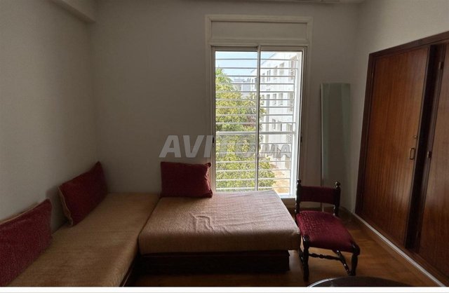 طاولة سداري و مفرش بونج