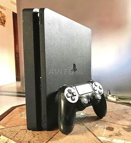 Ps4 Slim avec premium 200 jeux