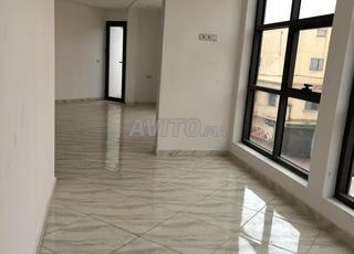 طابق مكاتب للإيجار في الدشيرة