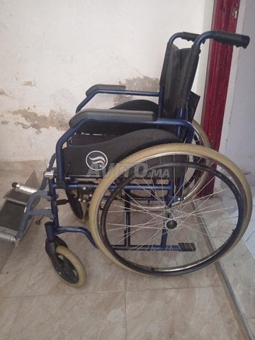كرسي متحرك للمعاقين أو لذوي احتياجات خاصة