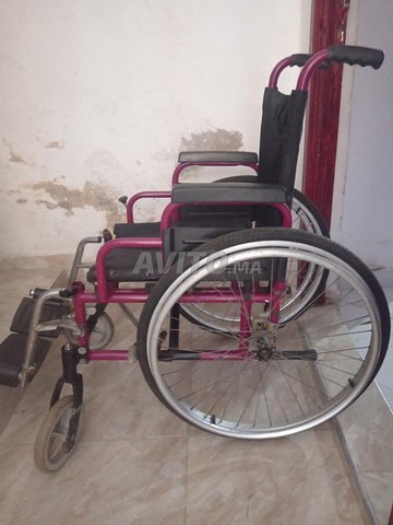 كرسي متحرك لذوي الاحتياجات الخاصة