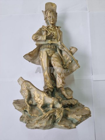 تمثال جميل مصنوع من الرخام 200 درهم