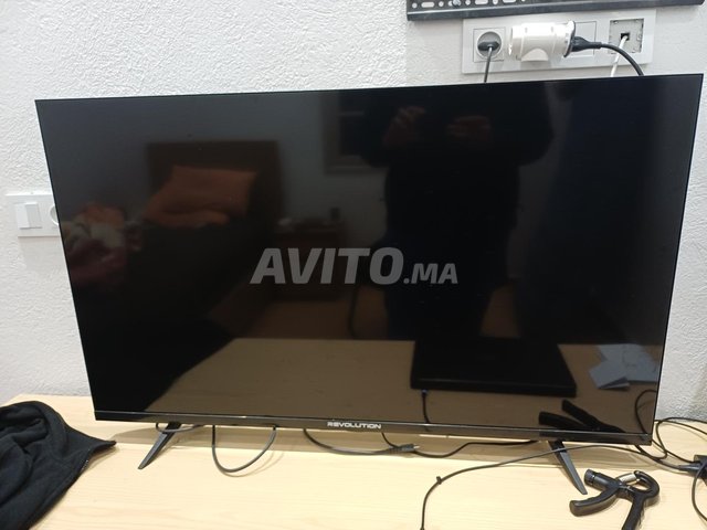 تلفاز ريفولوشن 43 بوصة