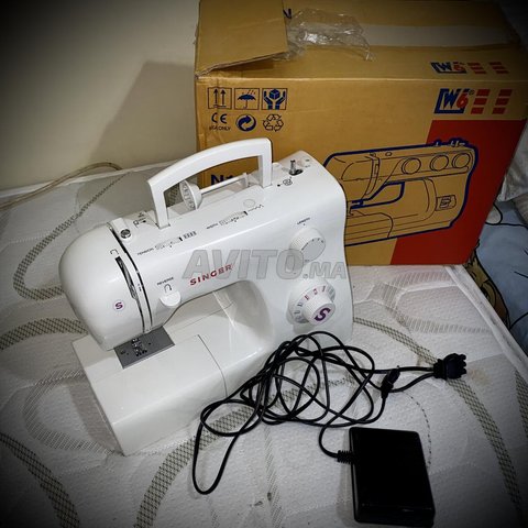 ماكينة خياطة Singer آلة الخياطة