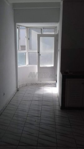 STUDIO à louer à place pétrie