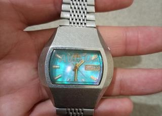 ساعة يد أورينت عتيقة