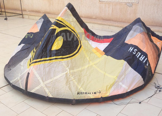 Divers voiles de kitesurf planche et bodyboard