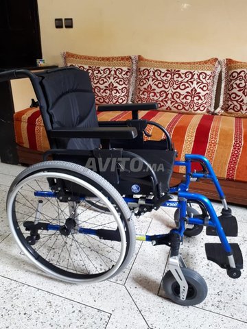 Fauteuil roulant avec des fonctionnalités avancées