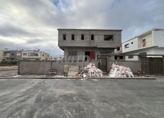 Villa 3 niveaux à 2 min de la mer Semi finie