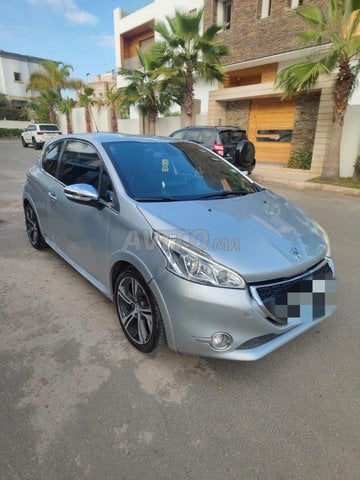 Peugeot 208 essence GTI