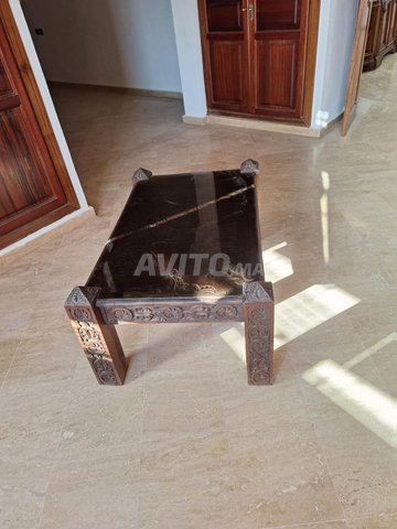 Table basse marron fondée