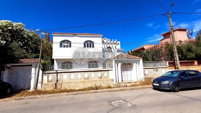 REF-FL77 - فيلا للبيع في بنسليمان