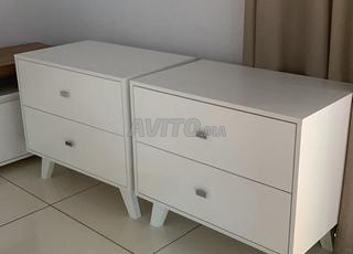 مجموعة من 2 منضدة سرير بيضاء - تصميم أنيق