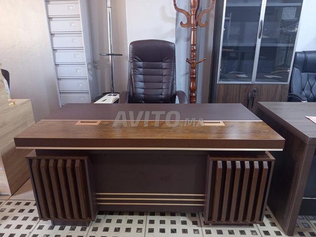 مكتب مدير مستورد عصري بتصميم فاخر وخشب أنيق