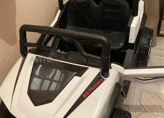 سيارة أطفال