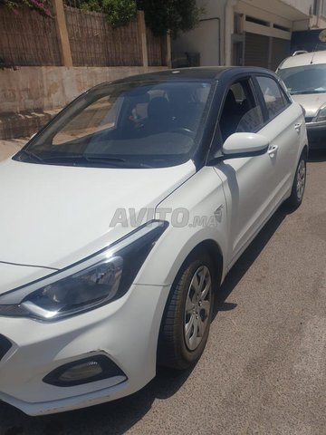 سيارة نظيفة للبيع 