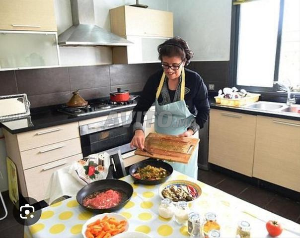 عاملة منزل و مربية و الطبخ