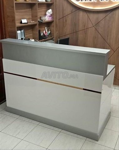 كونتوار استقبال خشبي يجمع بين الجمال والقوة