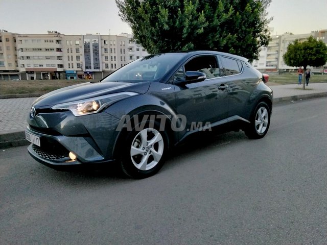 Voiture CHR HYBRIDE 1ER MAIN NEUVE