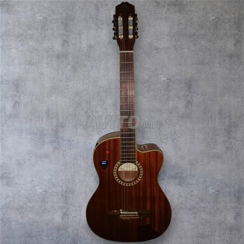 غيتار كلاسيكي كهربائي فلورنسيا