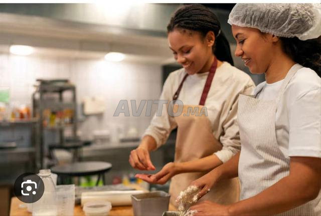 عاملة منزل و مربية و الطبخ