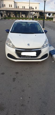 Peugeot 208 Essence Manuelle 2017 à Tanger