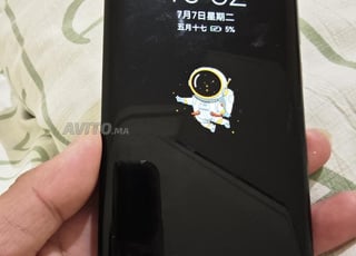 لدي أربعة هواتف محمولة أريد بيعها مرة واحدة.