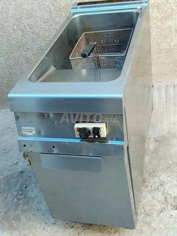 مقلاة غاز 10 لتر صنع إيطاليا، صفيحتها سميكة