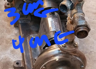 Pompe à eau made in Italy et lourde