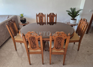 Table à manger en bois massif sculpté