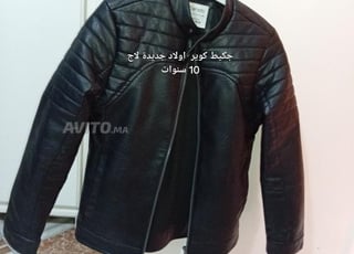 ملابس للبيع لي