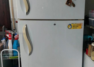 ثلاجة للبيع