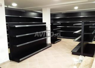 رفوف حائطية سوداء