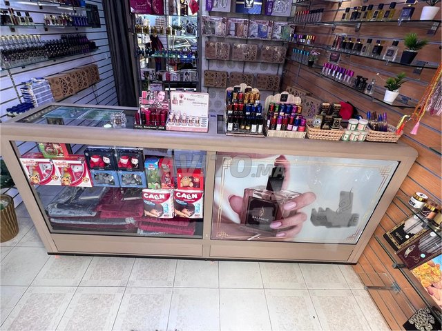 Vitrine presque neuve à vendre