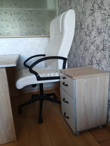 Bureau avec Chaise Rotative et 3 Tiroirs