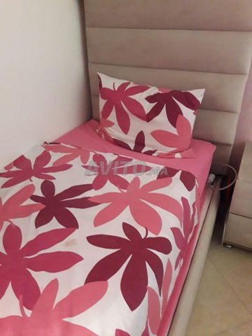 سرير مع مساحة تخزين ومرتبة