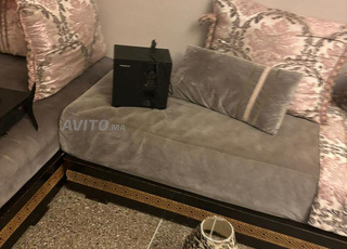 صالون للبيع