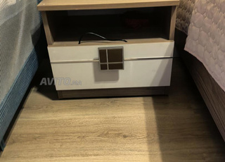 2 chevets et une commode a vendre
