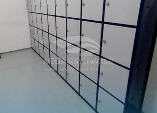 Des vestiaires métalliques