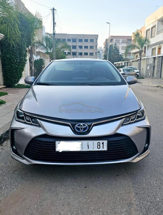 toyota corolla hybride premiere main tres bon état