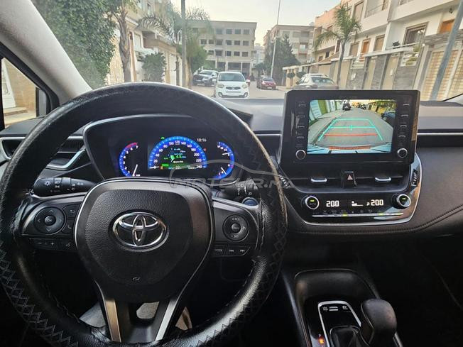 toyota corolla hybride premiere main tres bon état