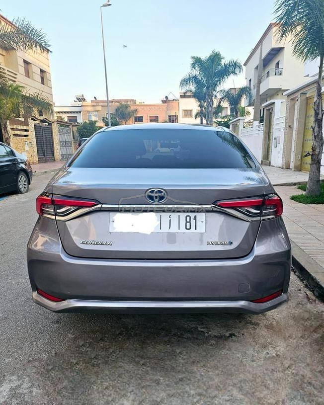 toyota corolla hybride premiere main tres bon état