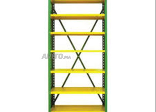 Rayonnage avec étagères réglables